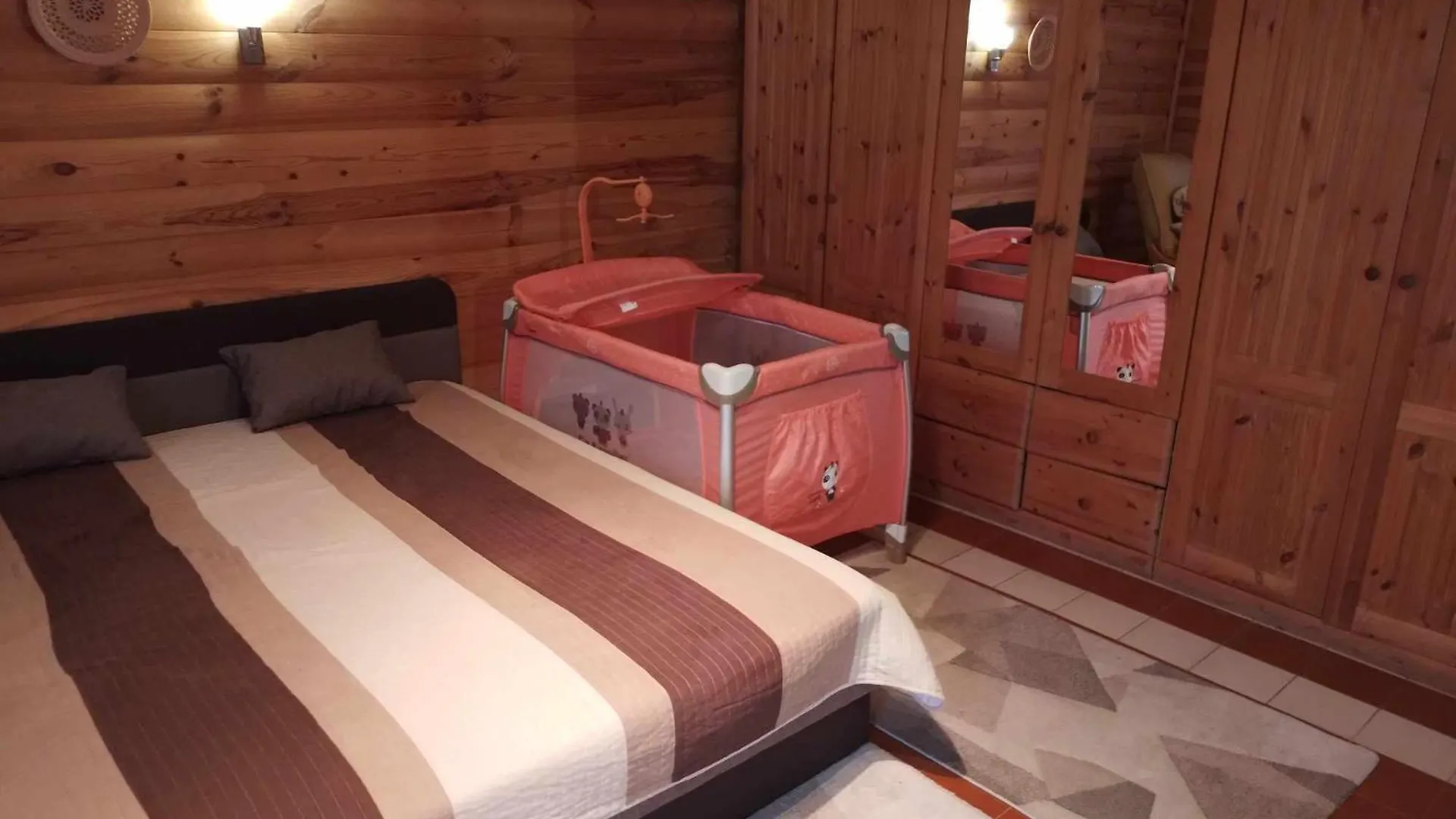 Napfürdő Apartman Erlau 0*,